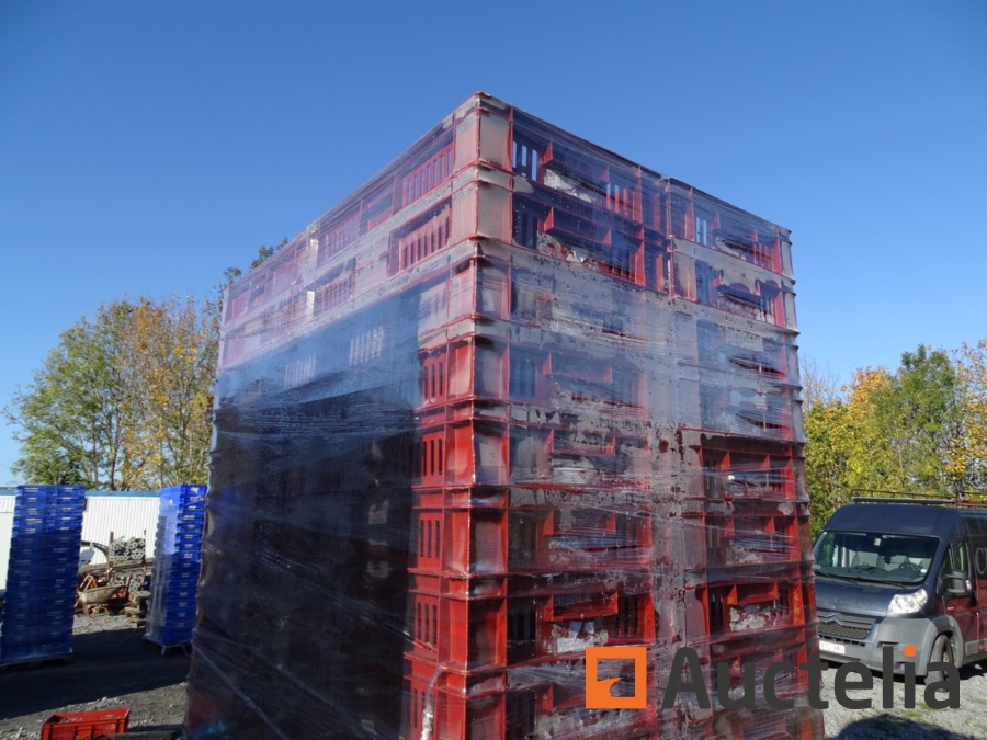 10-storage-boxes-plastic-walls-opened-closed-bottom-storage-stora