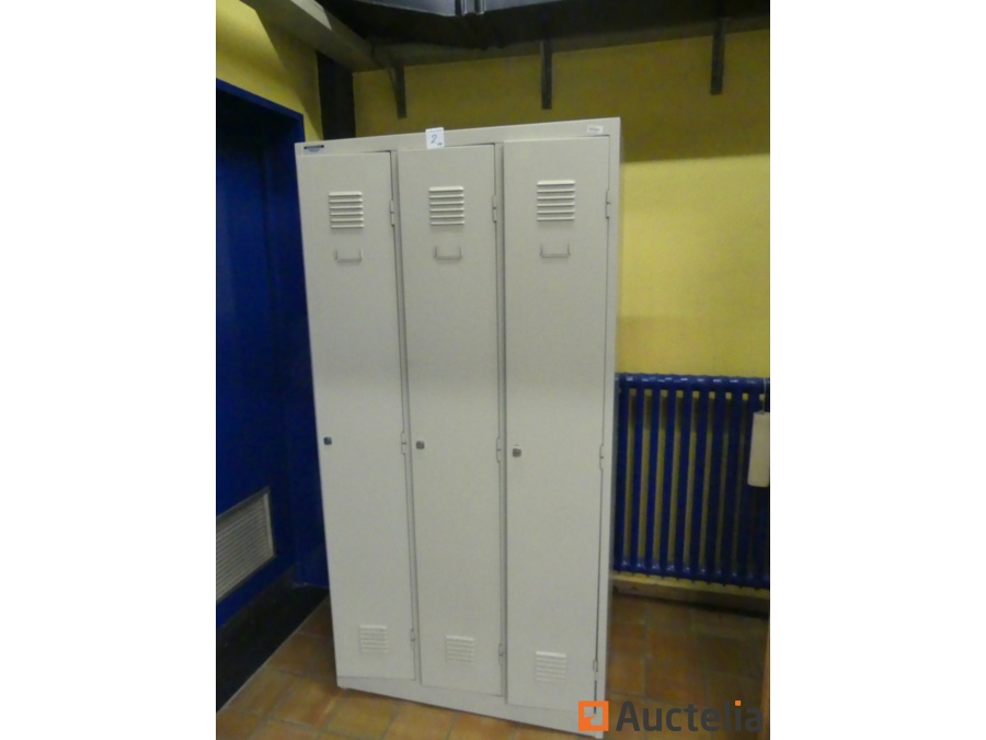 4 Metal cloakroom 3 doors Cloakroom/bins