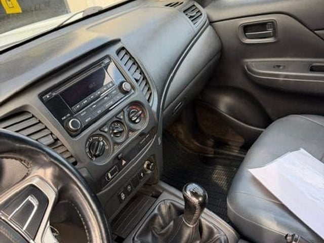ميتسوبيشي L200-49296549