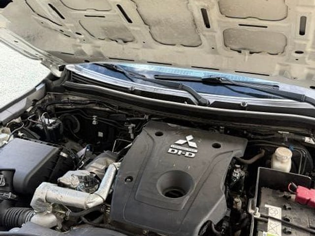 ميتسوبيشي L200-49296540