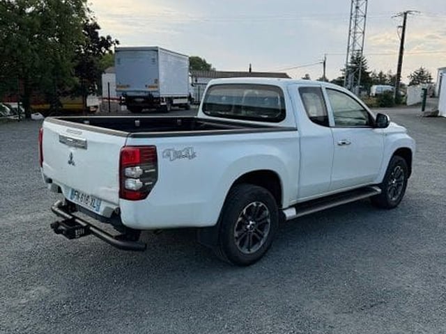 ميتسوبيشي L200-49296535