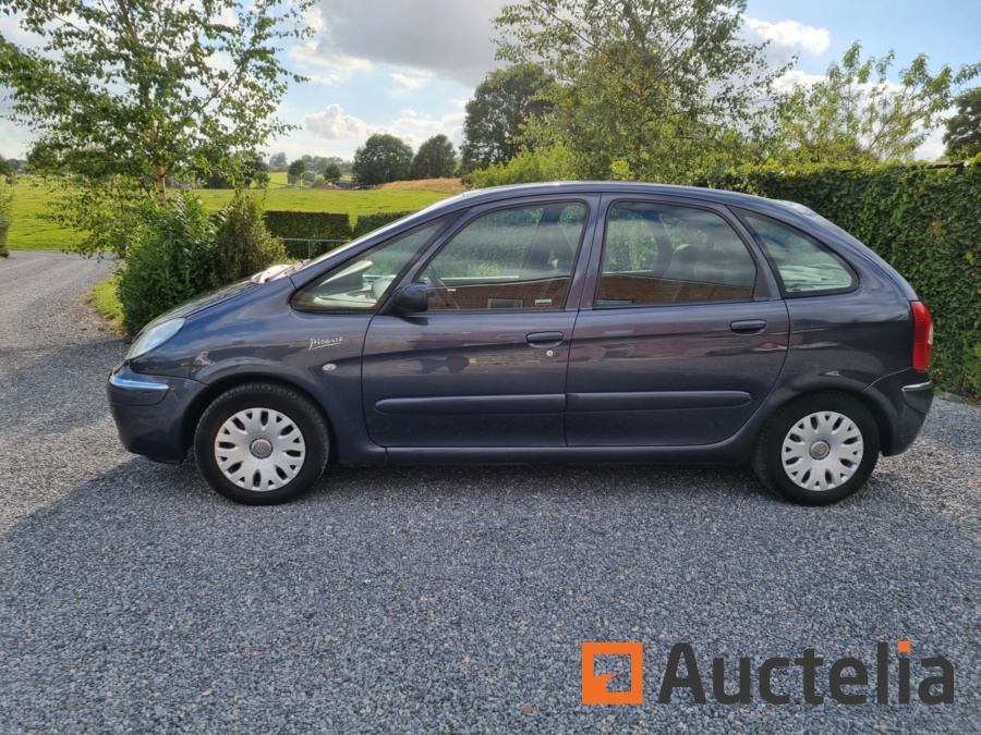 What do you think to the Citroen Xsara Picasso? Well it's a