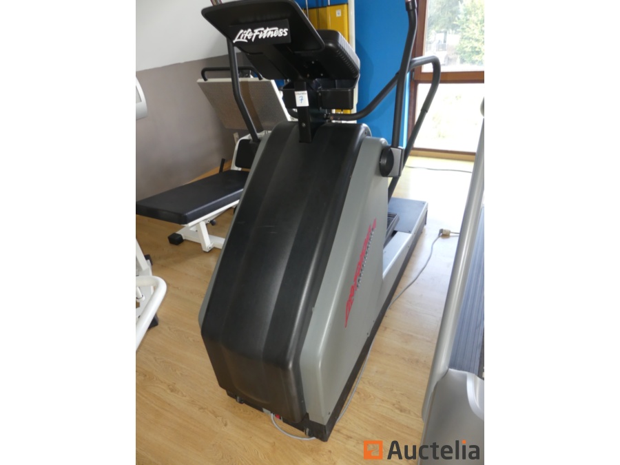 Life fitness 9500hr sale cross trainer