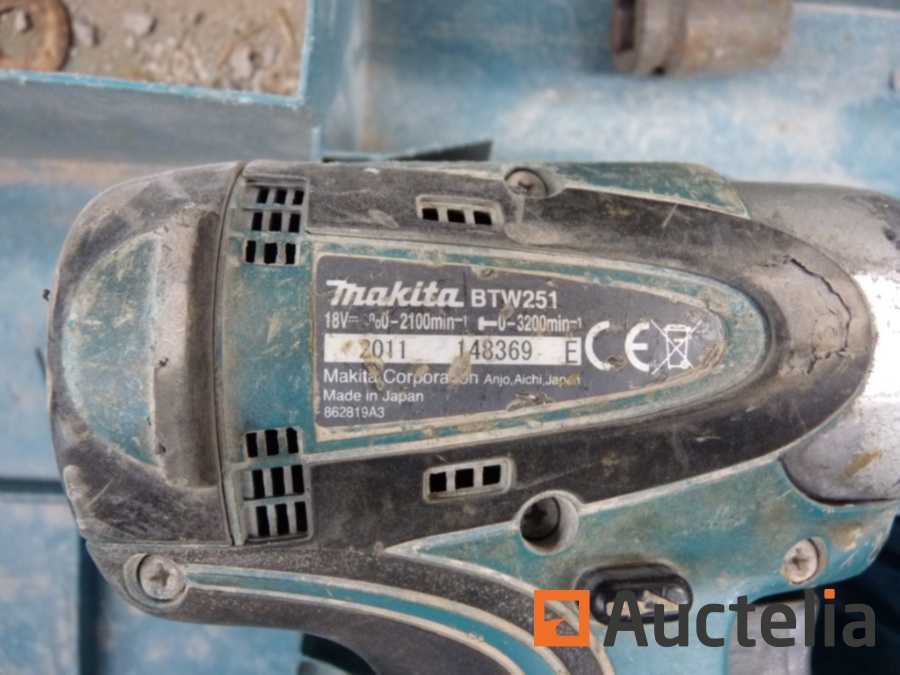 Impact wrench Makita BTW251 Impact wrench on battery Makita