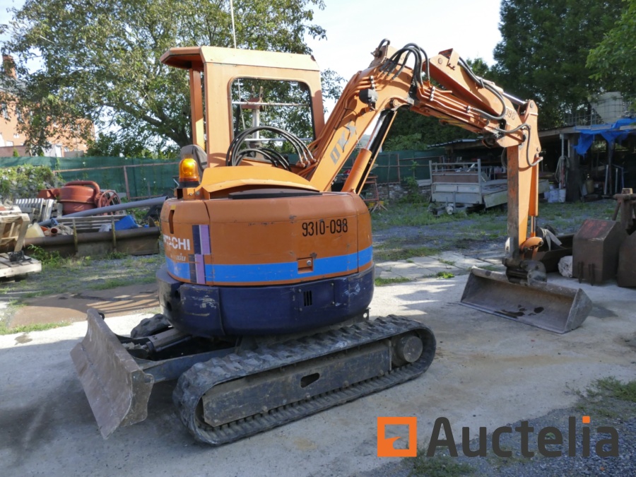Mini-excavator Hitachi EX30UR (2002-2234 Hrs) used at auction 