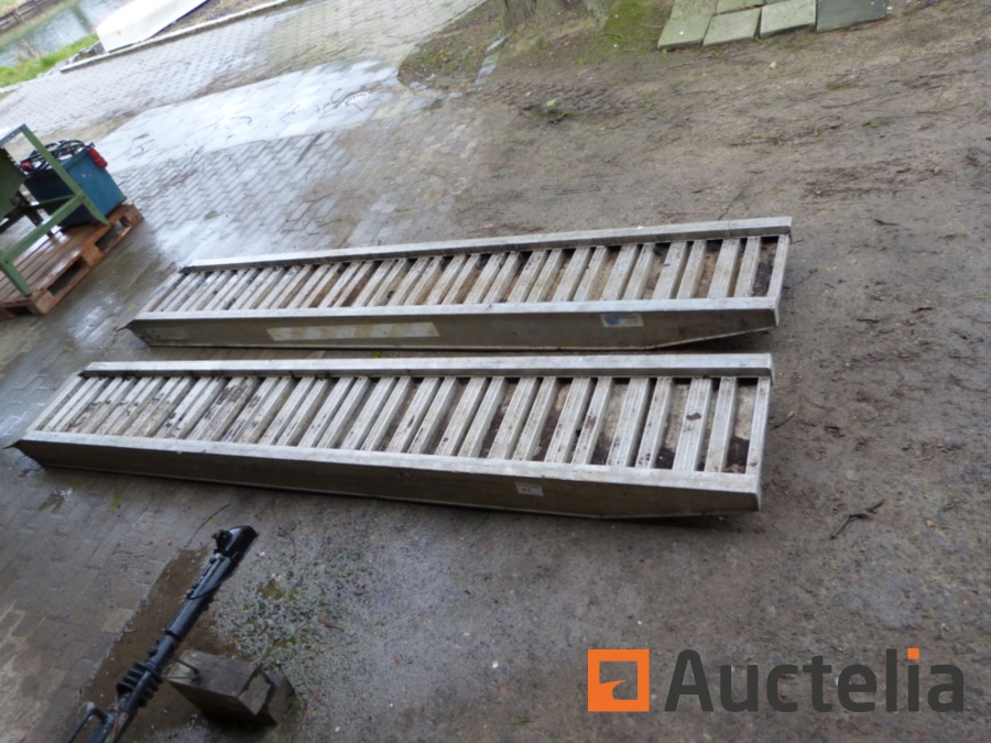 STP craft loading aluminum ramps used at auction - Auctelia