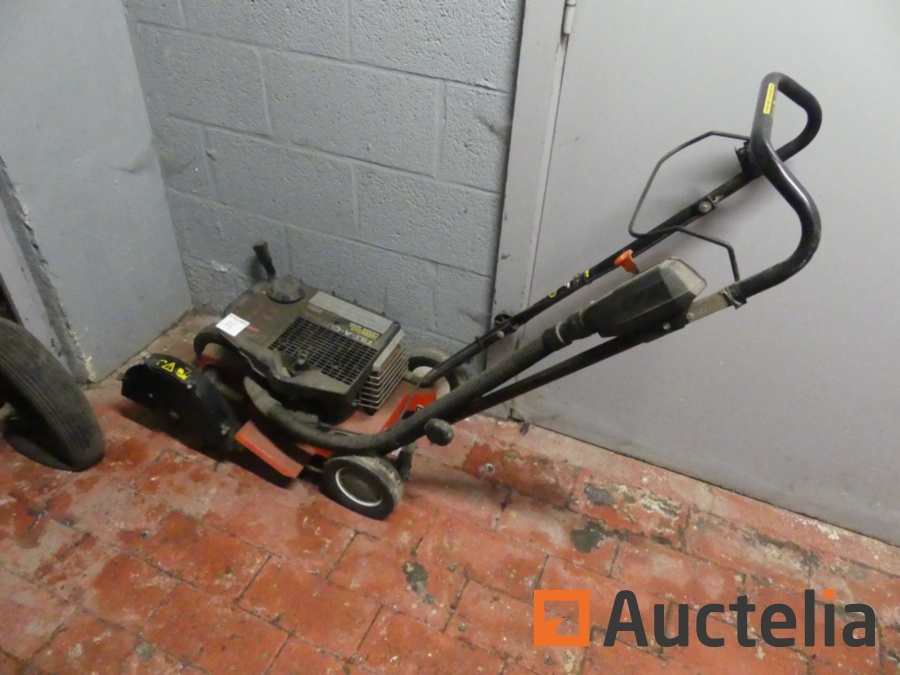Victa Tilt-a-cut thermal edge cutting trolley - Garden equipment ...