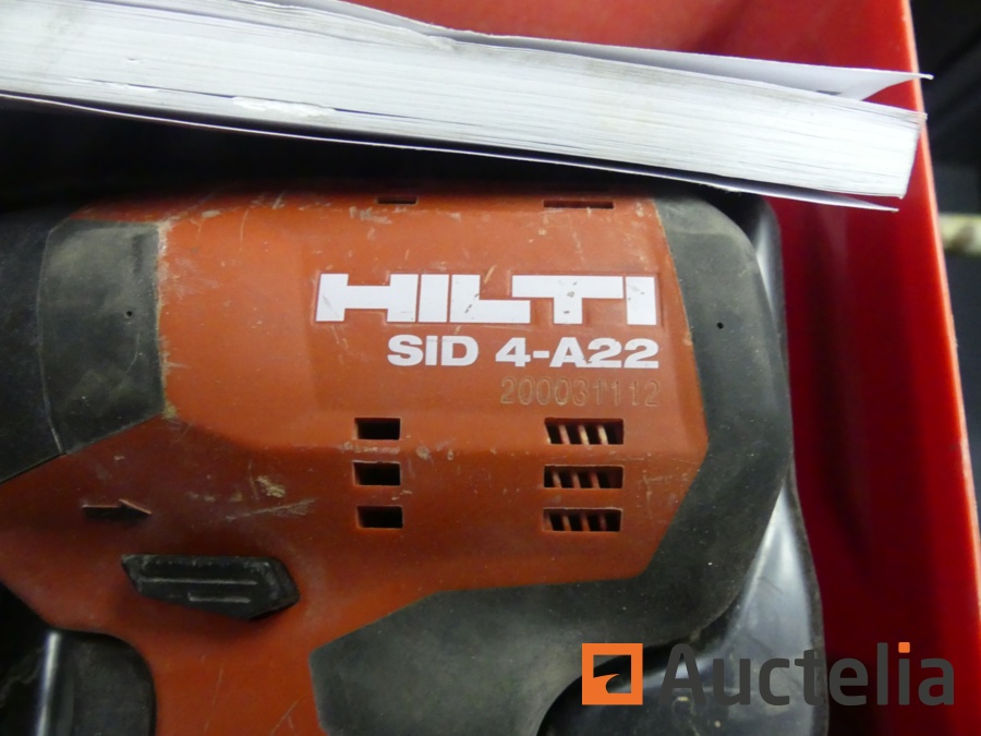 2 VISSEUSE SUR BATTERIE HILTI (SF 6-A22 ET SID 4-A22), CHARGEUR