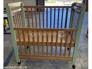 Lot de 4 lits bébé bicolores en bois的来源图片