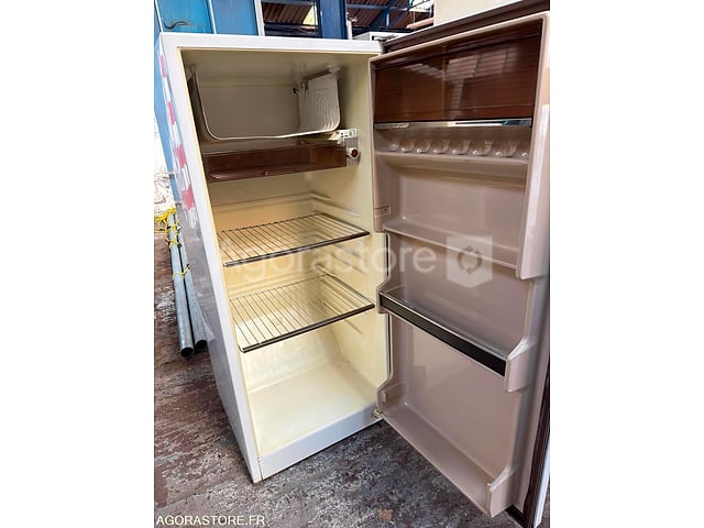 Ancien réfrigérateur VEDETTE