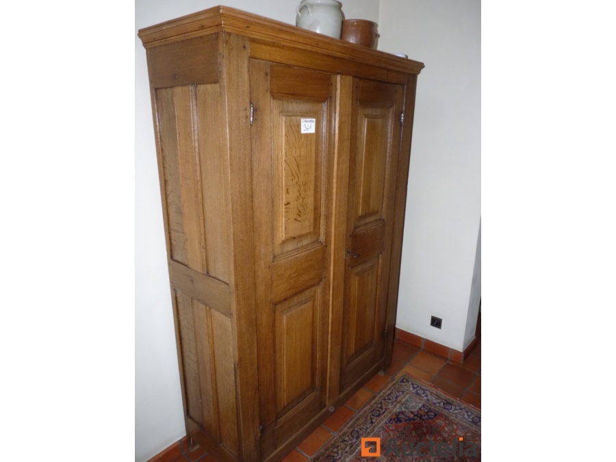 Armoire penderie ancienne en chêne Biens de consommation Mobilier