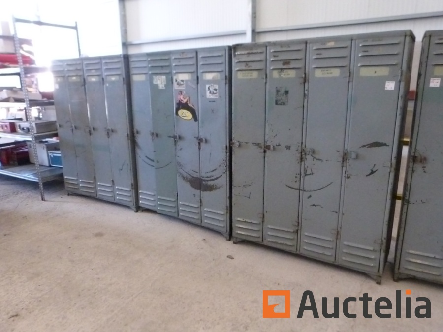 Armoires de vestiaires métalliques 4 portes Manutention & Stockage