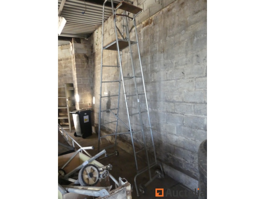 Echafaudage de peintre en inox pliable sur roulettes Echafaudage