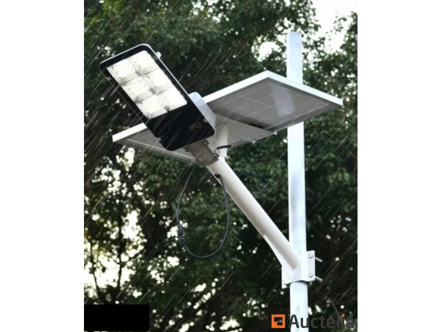 Recharge lampadaire avec panneau solaire 1000W Protection IP65 et  télécommande