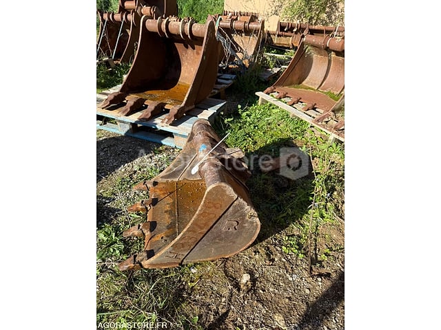 Godet terrassement 600 mm 4 dents Morin 1