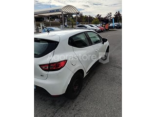 Voiture - Renault - CLIO (photo 2)
