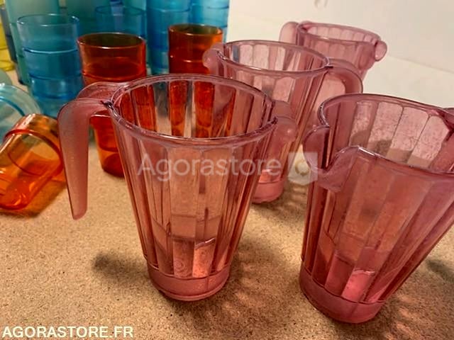 LOT de 4 PICHETS 50 cl. Eau, jus de fruits. Service à table, petits enfants