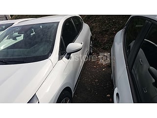 Voiture - Renault - CLIO - 2021 - 117420km (photo 4)