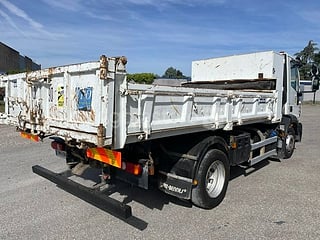 Camion - IVECO (photo 3)