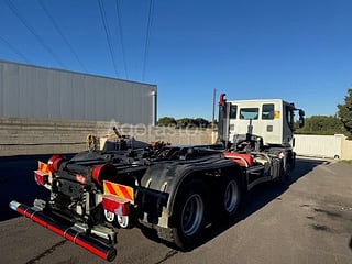 Camion - IVECO (photo 2)