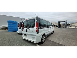 Lot de 2 Renault Trafic 9 places (accidentés et non roulants) (photo 5)