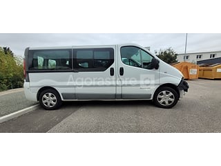 Lot de 2 Renault Trafic 9 places (accidentés et non roulants) (photo 4)