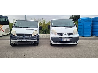 Lot de 2 Renault Trafic 9 places (accidentés et non roulants)