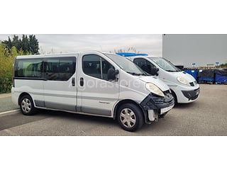 Lot de 2 Renault Trafic 9 places (accidentés et non roulants) (photo 3)