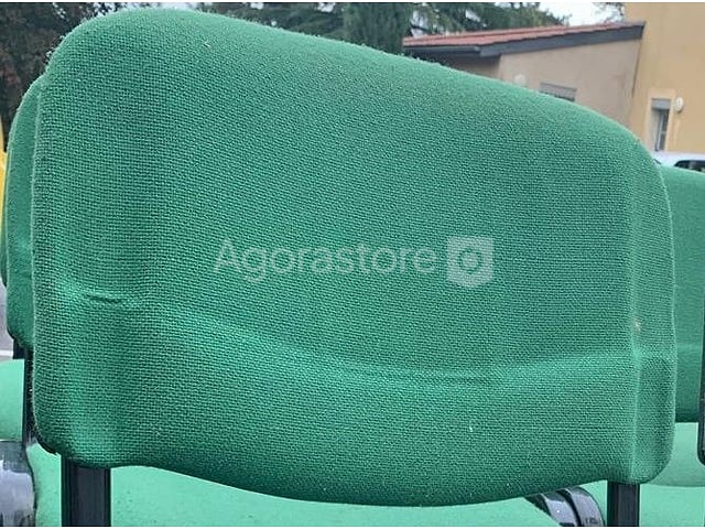Lot de 14 chaises de réunion en tissu vert