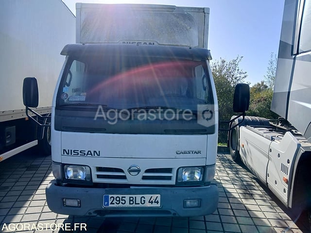 VEHICULE CABSTAR NISSAN