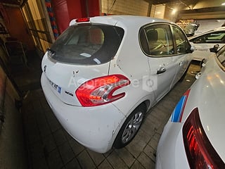 Voiture - PEUGEOT 208 (photo 3)