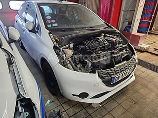 Voiture - PEUGEOT 208 (photo 2)