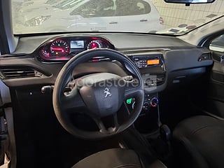 Voiture - PEUGEOT 208 (photo 6)