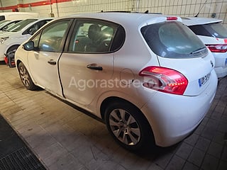 Voiture - PEUGEOT 208 (photo 4)