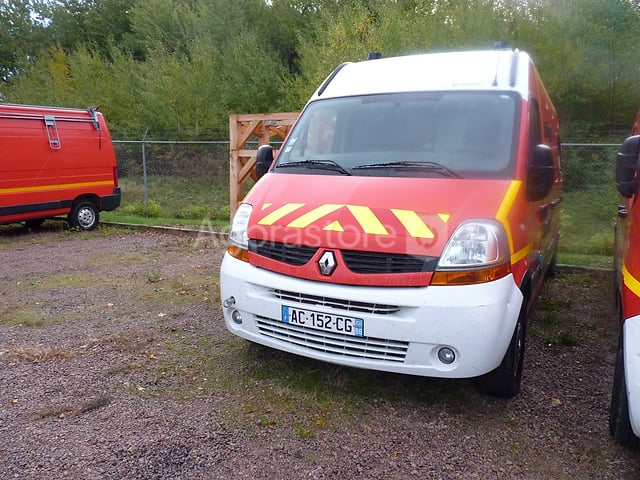 Fourgon - Renault - MASTER Ancienne Ambulance Modifiée en VTU