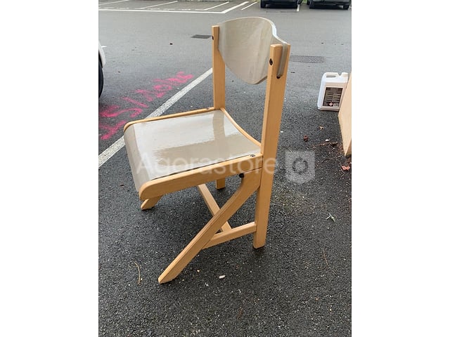 Lot de 44 chaises en bois