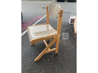 Lot de 44 chaises en bois