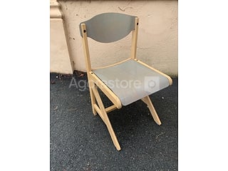 Lot de 44 chaises en bois (photo 2)