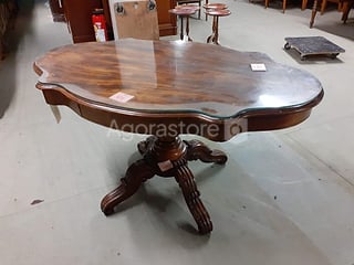 Tables (photo 3)