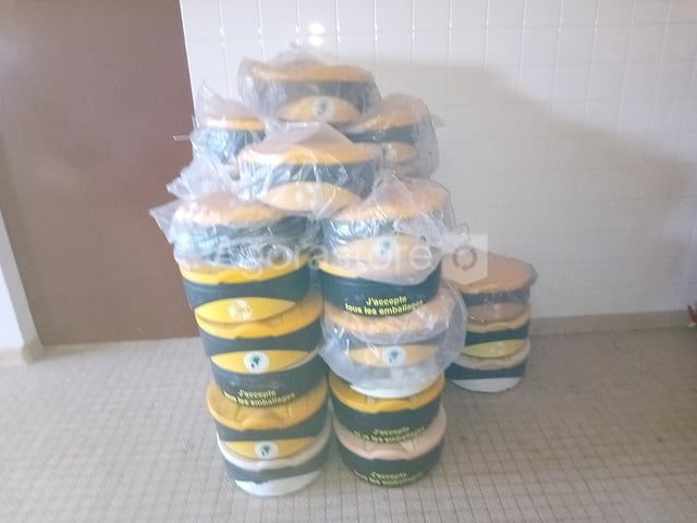 57 COUVERCLES de poubelles de tri sélectif