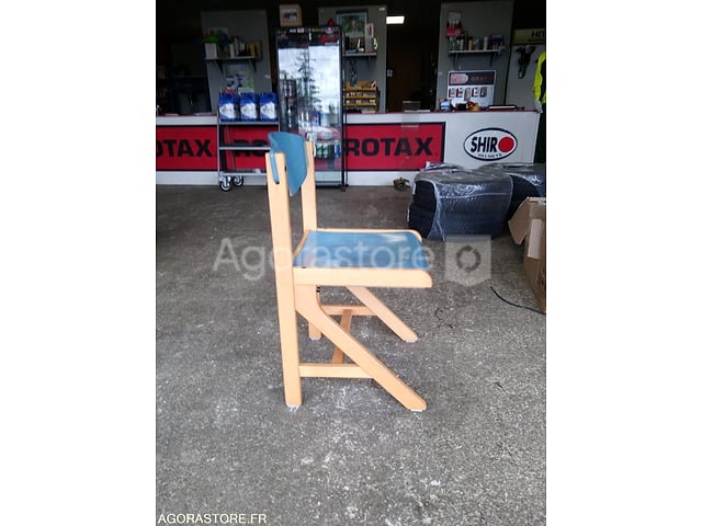 Lot de 40 chaises en bois