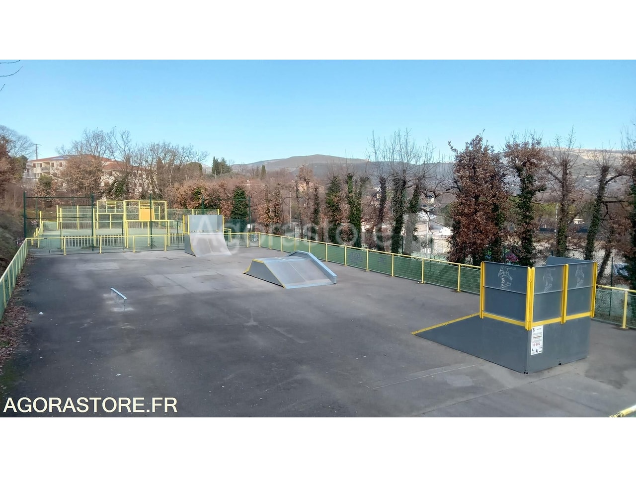Skate park - modules et clôture d'occasion aux enchères - Agorastore
