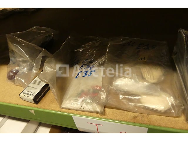 1 set gereedschap en diverse accessoires voor verwarmingsonderhoud (opacimeter, drukmeter, primingpomp, enz.). (+/- 25 stuks) – foto 2 – kavel bij Auctelia, Charleroi