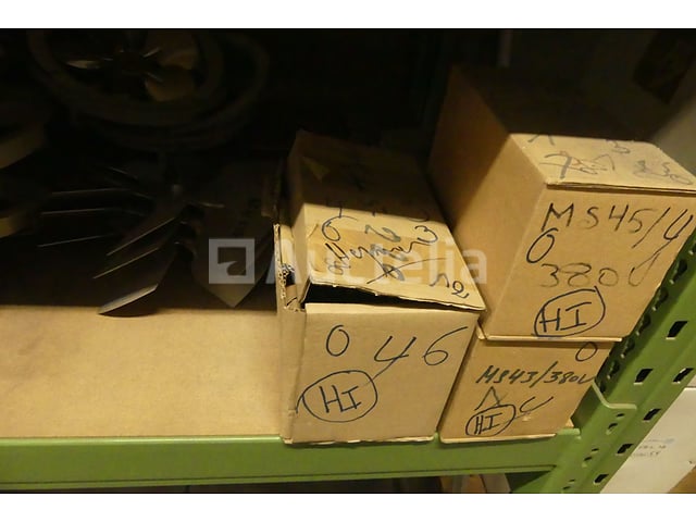 1 set onderdelen voor koeling (condensormotoren, propellers, span, relais, condensor). (+/- 50 stuks) – kavel bij Auctelia, Charleroi