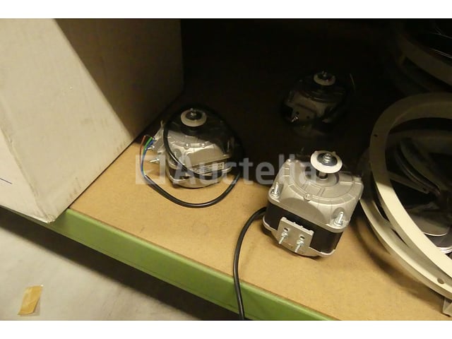 1 set onderdelen voor koeling (condensormotoren, propellers, span, relais, condensor). (+/- 50 stuks) – foto 5 – kavel bij Auctelia, Charleroi