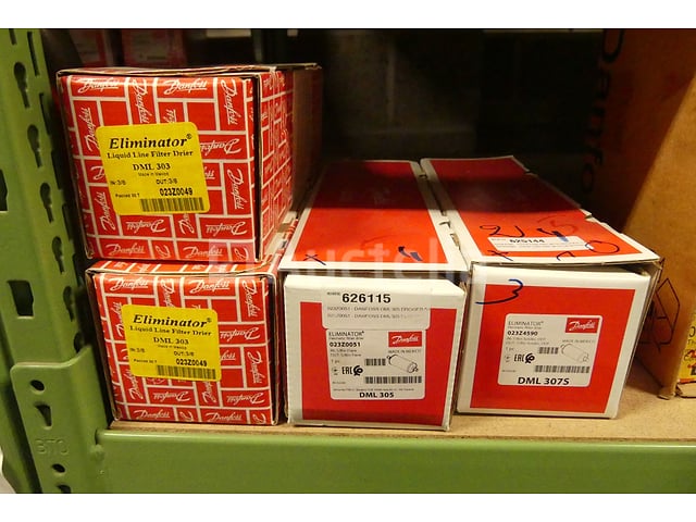 1 set onderdelen voor koeling (dehydrators, vloeibaar zichtglas, antivibrators, thermostaten, drukschakelaars (+/- 40 pcs) – kavel bij Auctelia, Charleroi