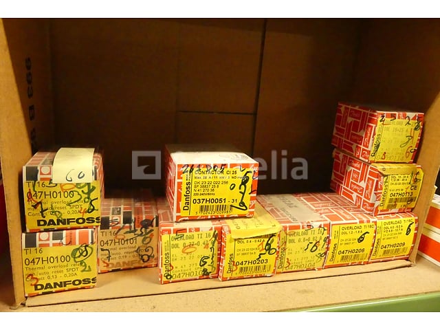 1 set onderdelen voor koeling (dehydrators, vloeibaar zichtglas, antivibrators, thermostaten, drukschakelaars (+/- 40 pcs) – foto 2 – kavel bij Auctelia, Charleroi
