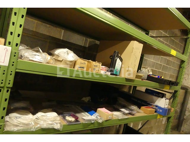 1 set onderdelen voor koeling en gereedschap (ontdooiweerstanden, diverse koelgereedschappen, spruitstuk enzovoort). (+/- 50 stuks) – kavel bij Auctelia, Charleroi