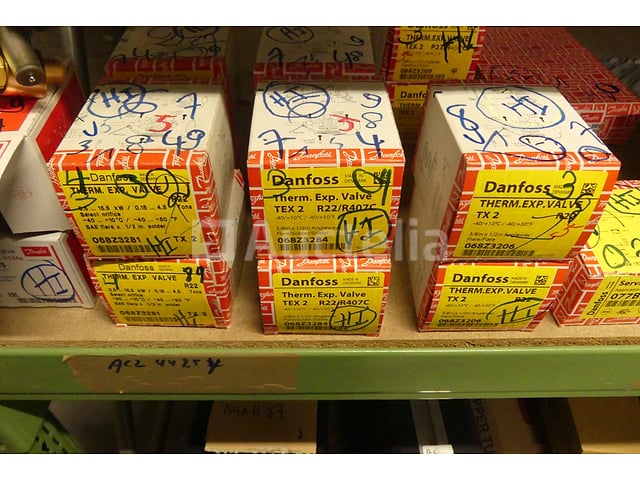 1 set onderdelen voor koeling (expansiekleppen, thermostaten, drukschakelaars). (+/- 30 pcs) – foto 4 – kavel bij Auctelia, Charleroi