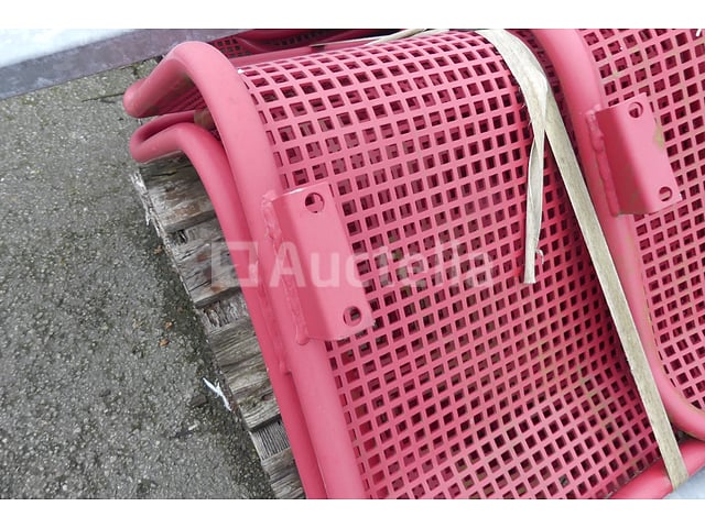 10 metalen stoelen voor de wachtplaats – foto 3 – kavel bij Auctelia, Merelbeke-Melle